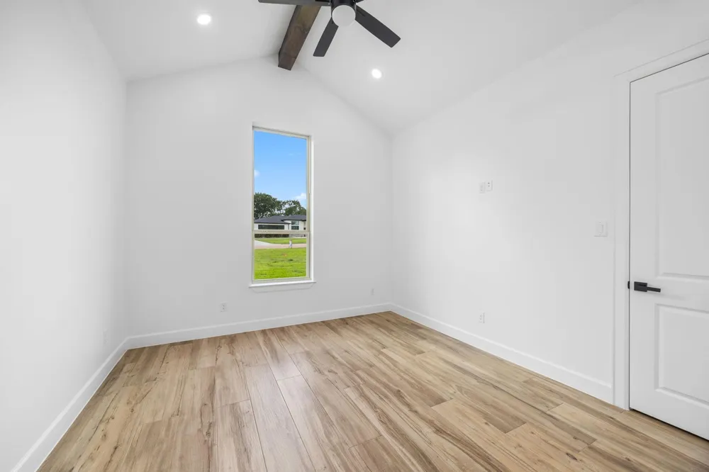 210 Birdie Dr Hempstead, TX 77445