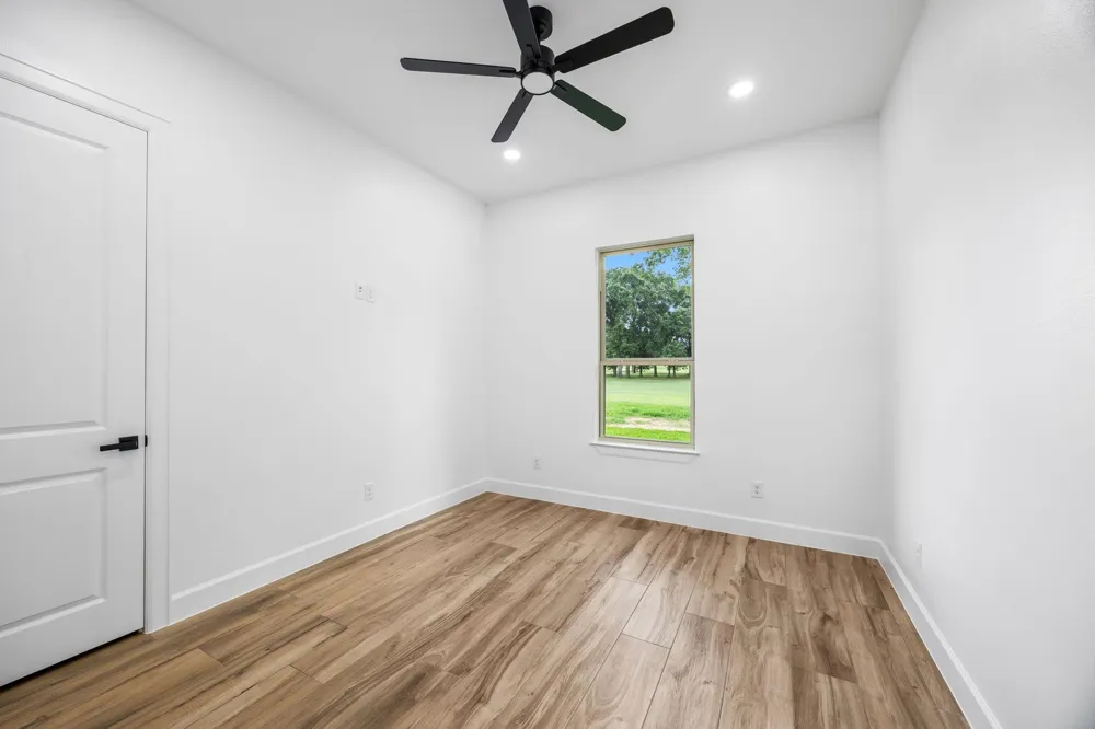 210 Birdie Dr Hempstead, TX 77445