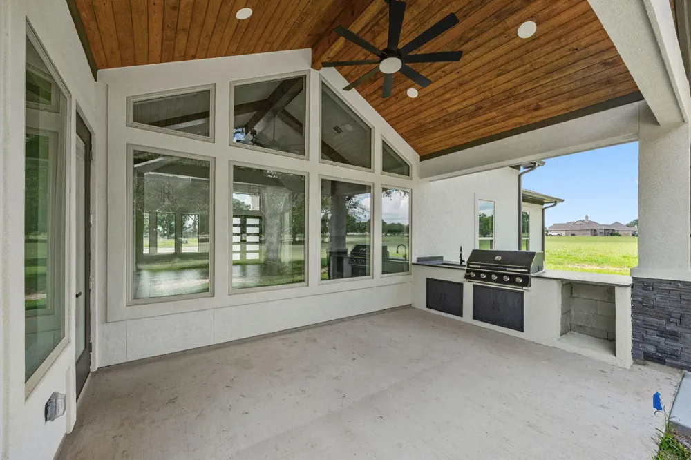 210 Birdie Dr Hempstead, TX 77445