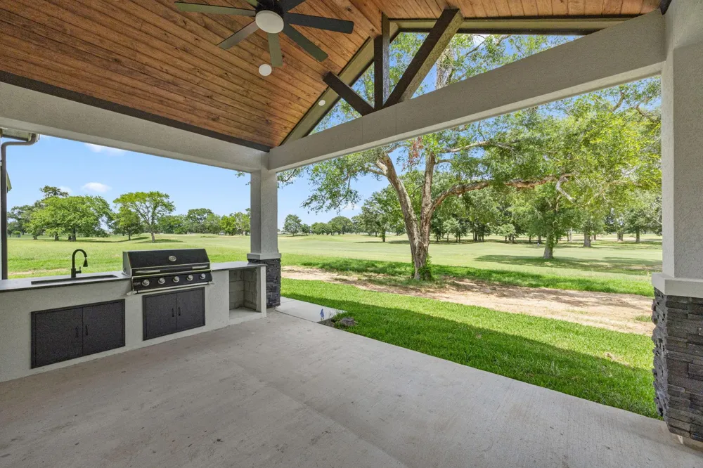210 Birdie Dr Hempstead, TX 77445