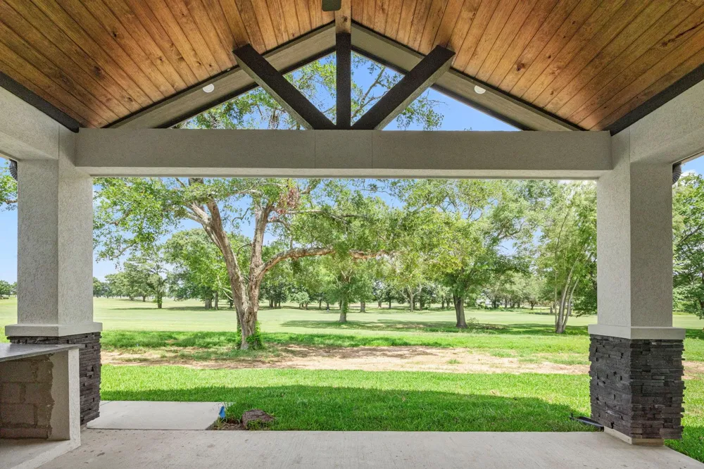210 Birdie Dr Hempstead, TX 77445