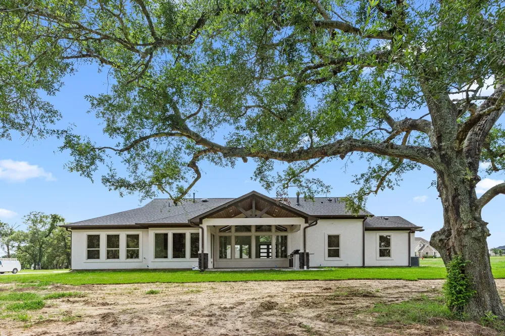 210 Birdie Dr Hempstead, TX 77445