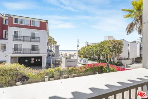 22 Navy Street #205