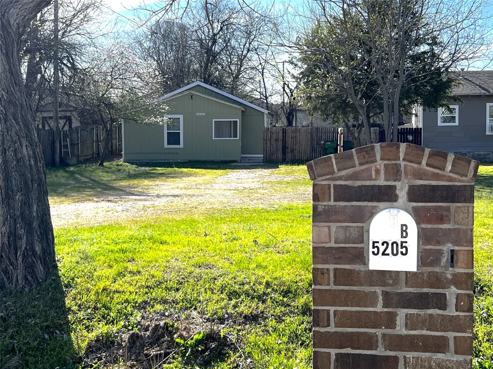 5205 Calloway Street #B Sansom Park, TX 76114