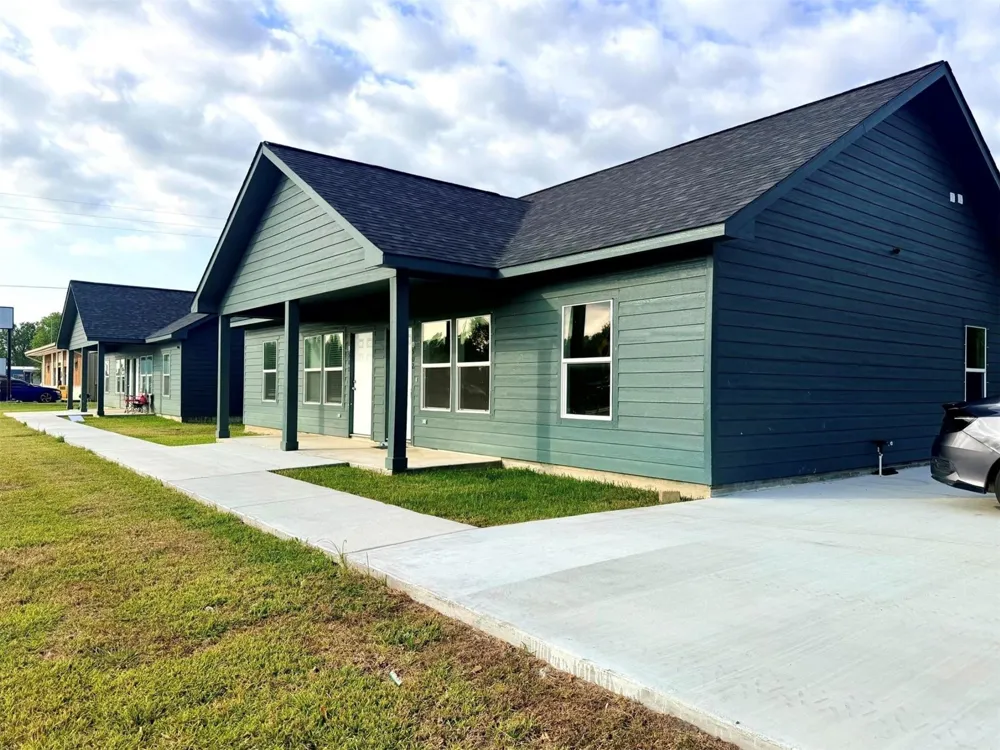 502 S Ross Sterling #B Anahuac, TX 77514
