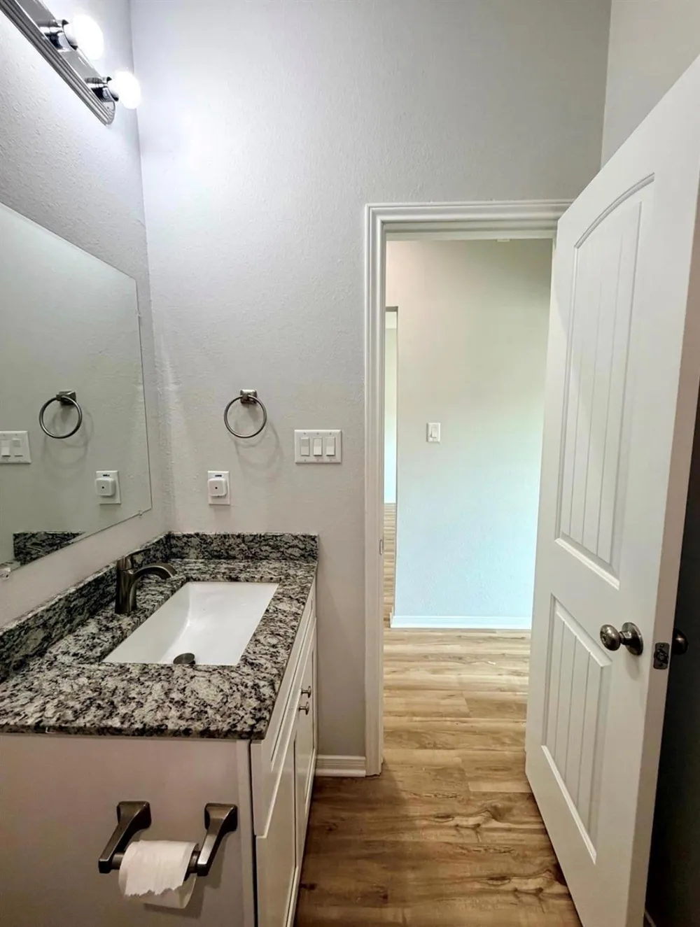 502 S Ross Sterling #B Anahuac, TX 77514