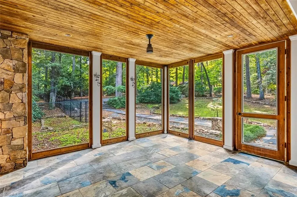 52 Dogwood Acres Drive Chapel Hill, NC 27516