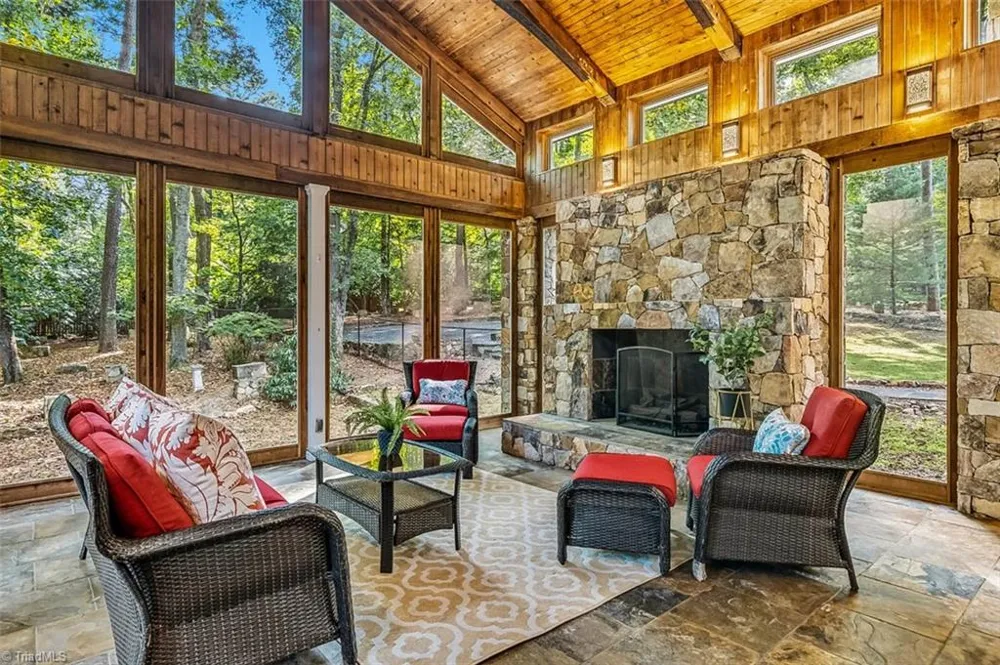 52 Dogwood Acres Drive Chapel Hill, NC 27516