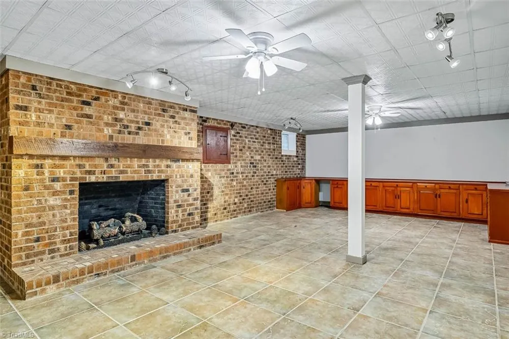 52 Dogwood Acres Drive Chapel Hill, NC 27516