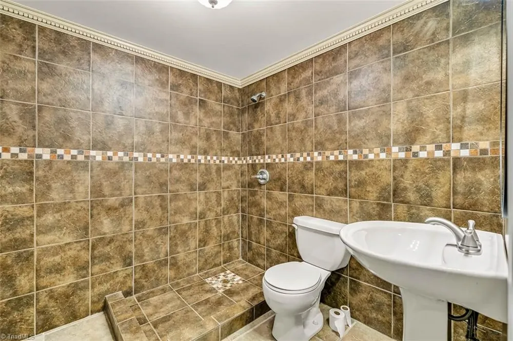 52 Dogwood Acres Drive Chapel Hill, NC 27516