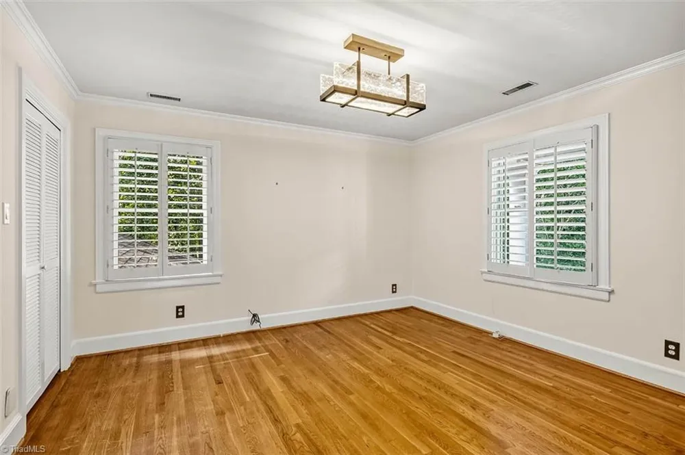 52 Dogwood Acres Drive Chapel Hill, NC 27516