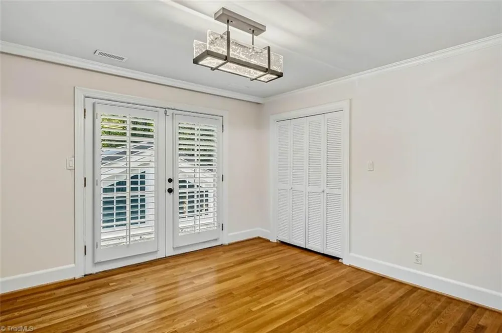52 Dogwood Acres Drive Chapel Hill, NC 27516
