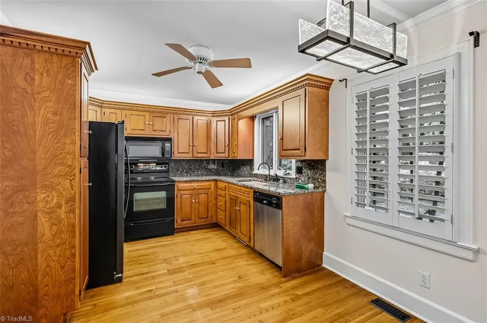 52 Dogwood Acres Drive Chapel Hill, NC 27516