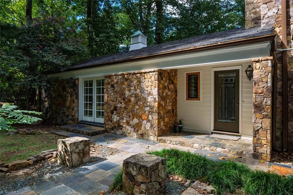 52 Dogwood Acres Drive Chapel Hill, NC 27516