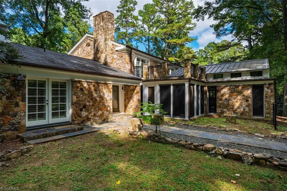 52 Dogwood Acres Drive Chapel Hill, NC 27516