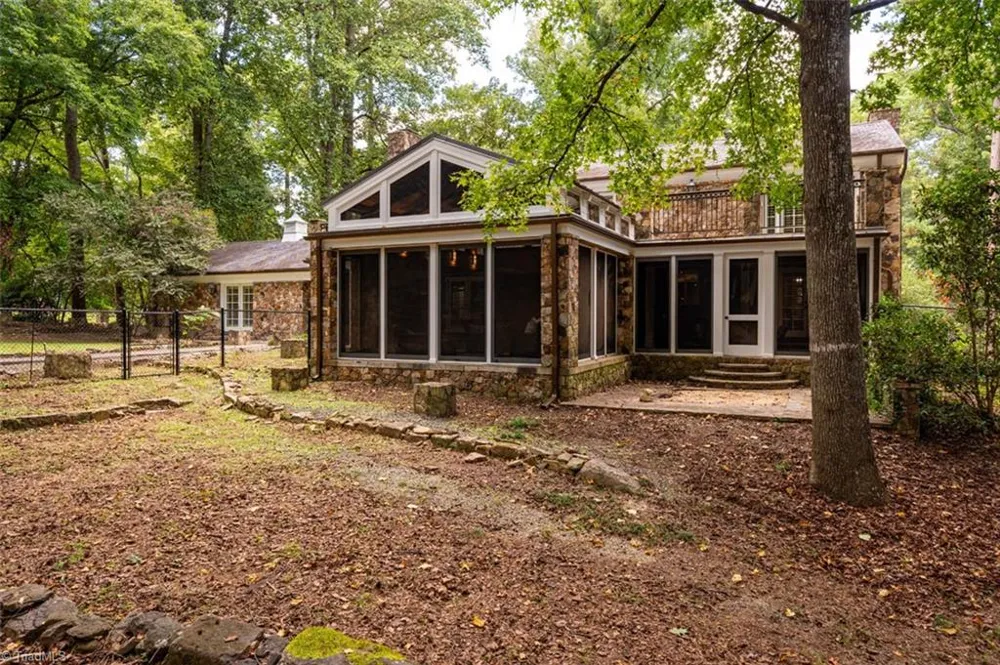 52 Dogwood Acres Drive Chapel Hill, NC 27516