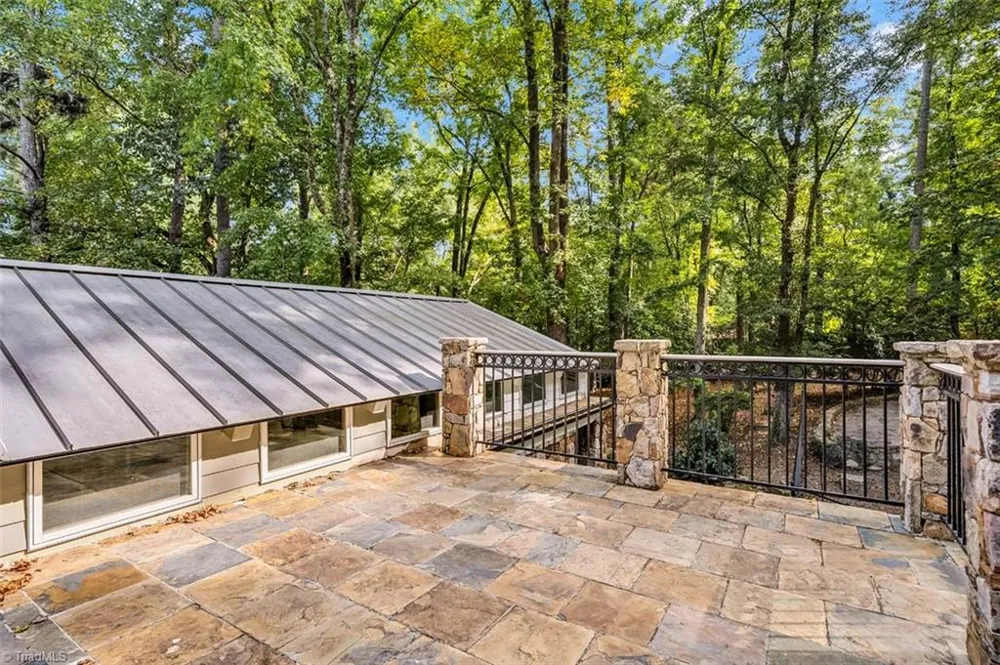 52 Dogwood Acres Drive Chapel Hill, NC 27516