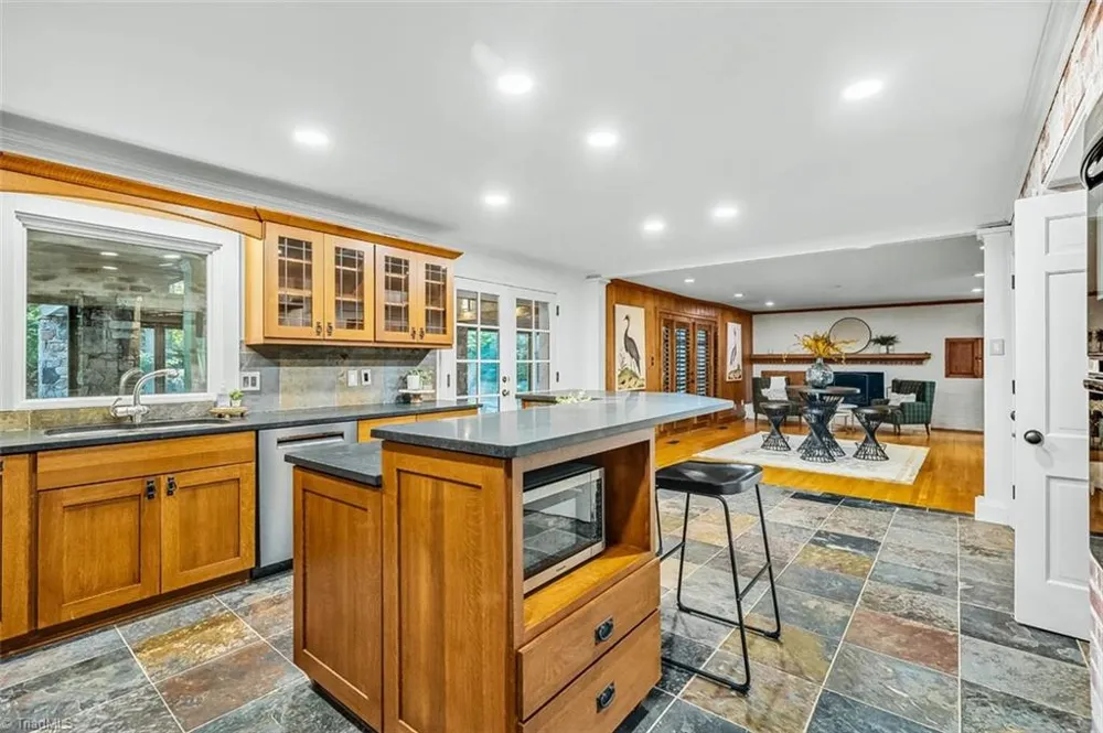 52 Dogwood Acres Drive Chapel Hill, NC 27516