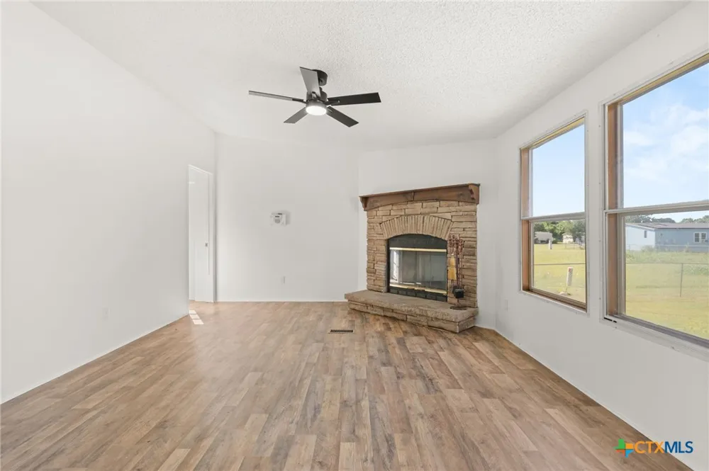 152 Hillside Drive Troy, TX 76579