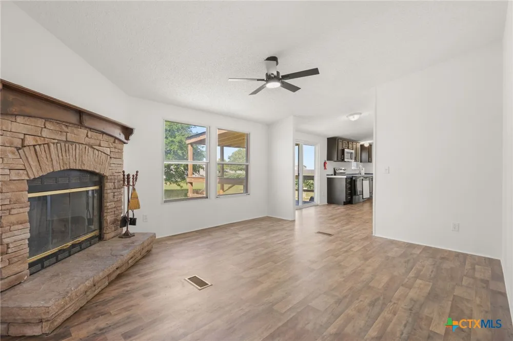 152 Hillside Drive Troy, TX 76579