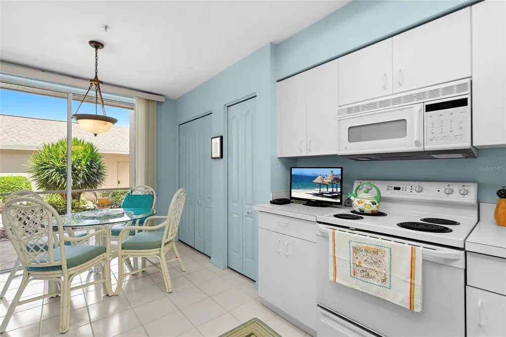 9550 HIGH GATE DRIVE #1515 Sarasota, FL 34238
