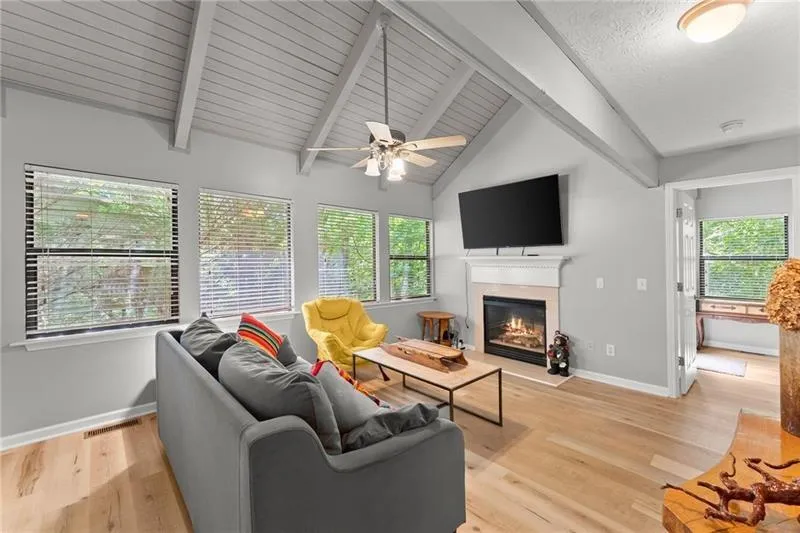 17 Dach Bruecke Gasse Helen, GA 30545