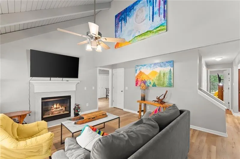 17 Dach Bruecke Gasse Helen, GA 30545