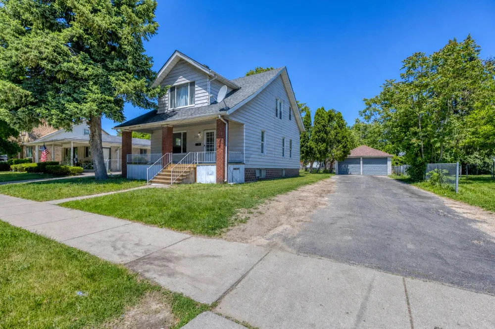 7359 Engleman Avenue Center Line, MI 48015