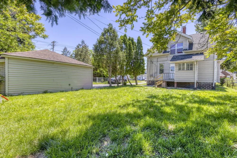 7359 Engleman Avenue Center Line, MI 48015
