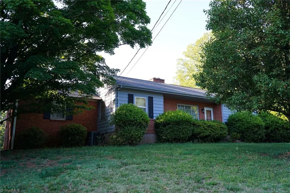 906 Childress Drive Martinsville, VA 24112