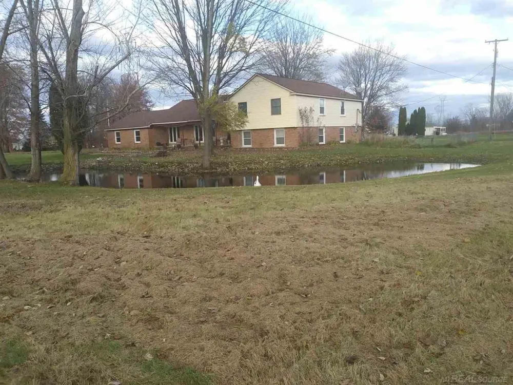 13775 mesmer Road Berlin Township, MI 48002