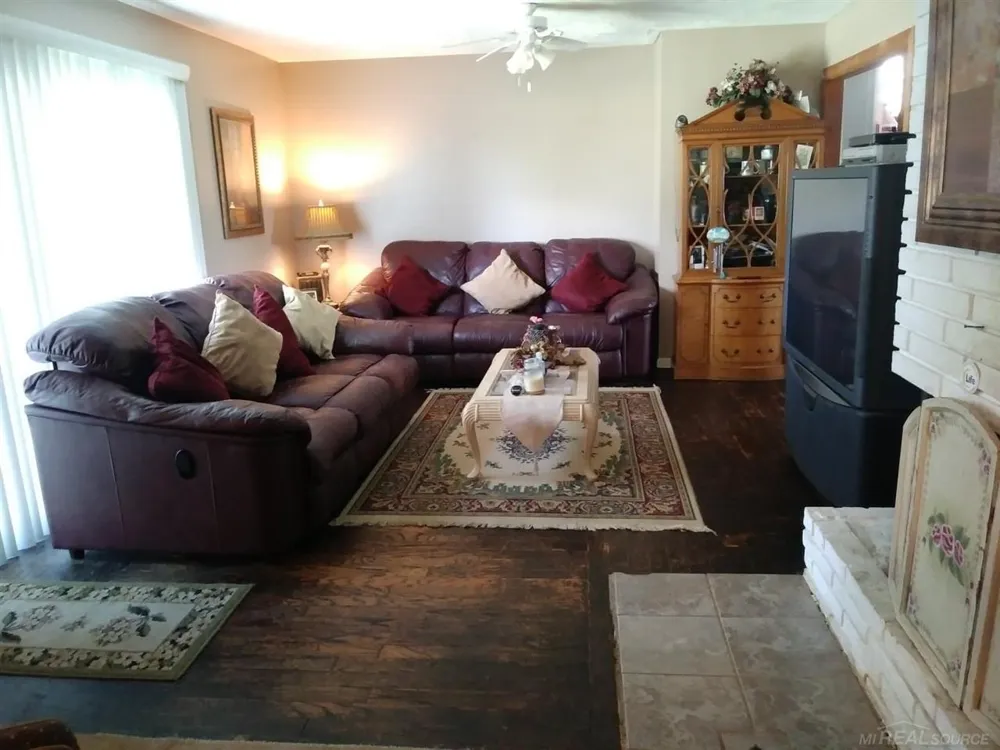 13775 mesmer Road Berlin Township, MI 48002
