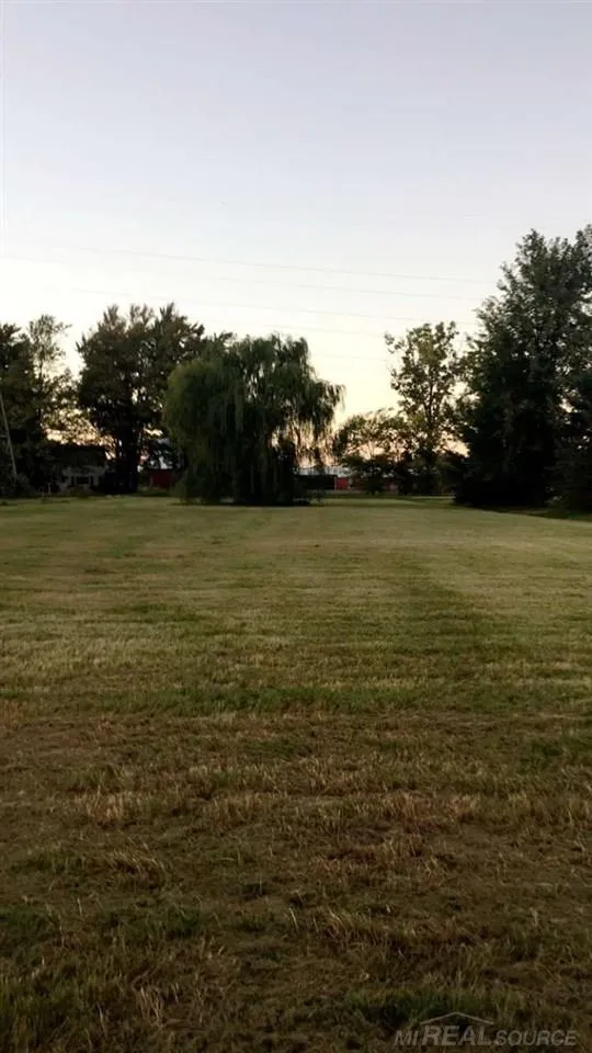 13775 mesmer Road Berlin Township, MI 48002