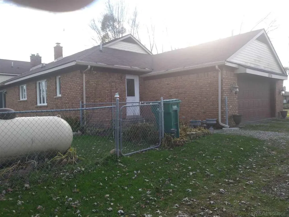 13775 mesmer Road Berlin Township, MI 48002