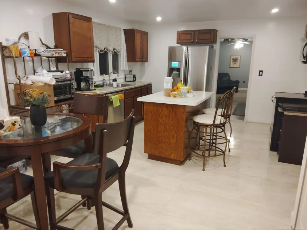 13775 mesmer Road Berlin Township, MI 48002