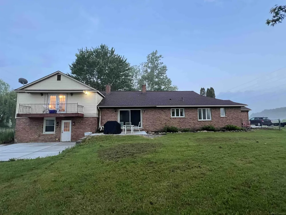 13775 mesmer Road Berlin Township, MI 48002