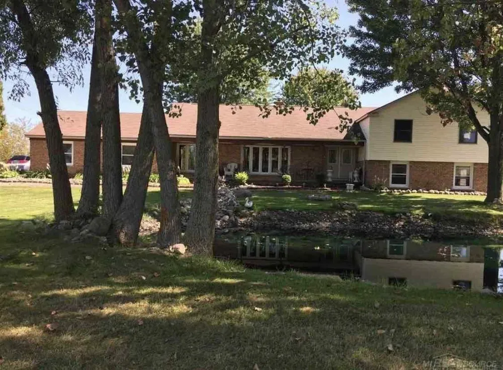 13775 mesmer Road Berlin Township, MI 48002