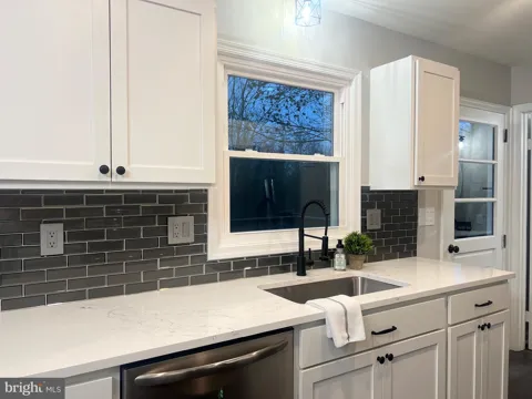 7389 BUNKER HILL ROAD