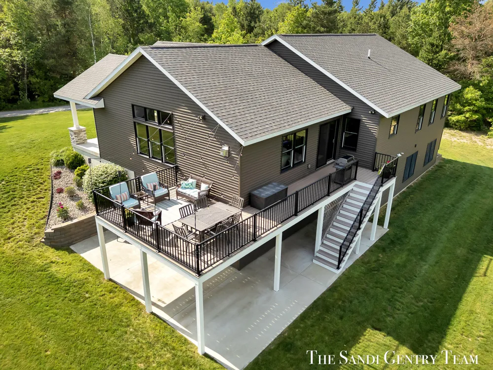 12400 Lincoln Farms Drive Grand Haven, MI 49417