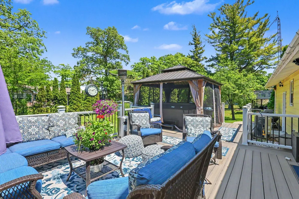 1852 Castle Avenue Norton Shores City, MI 49441