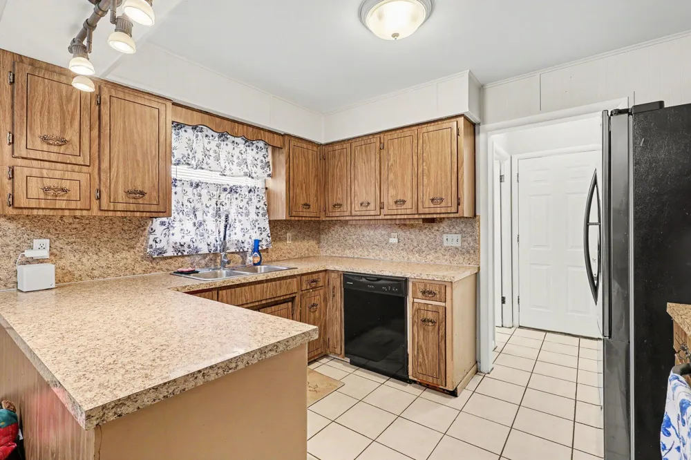 1852 Castle Avenue Norton Shores City, MI 49441