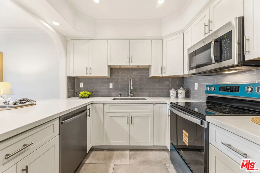 12500 Huston Street #104 Valley Village, CA 91607