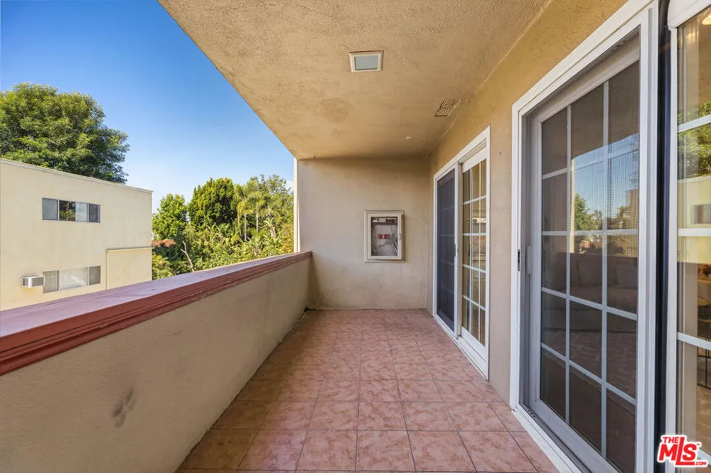 12500 Huston Street #104 Valley Village, CA 91607