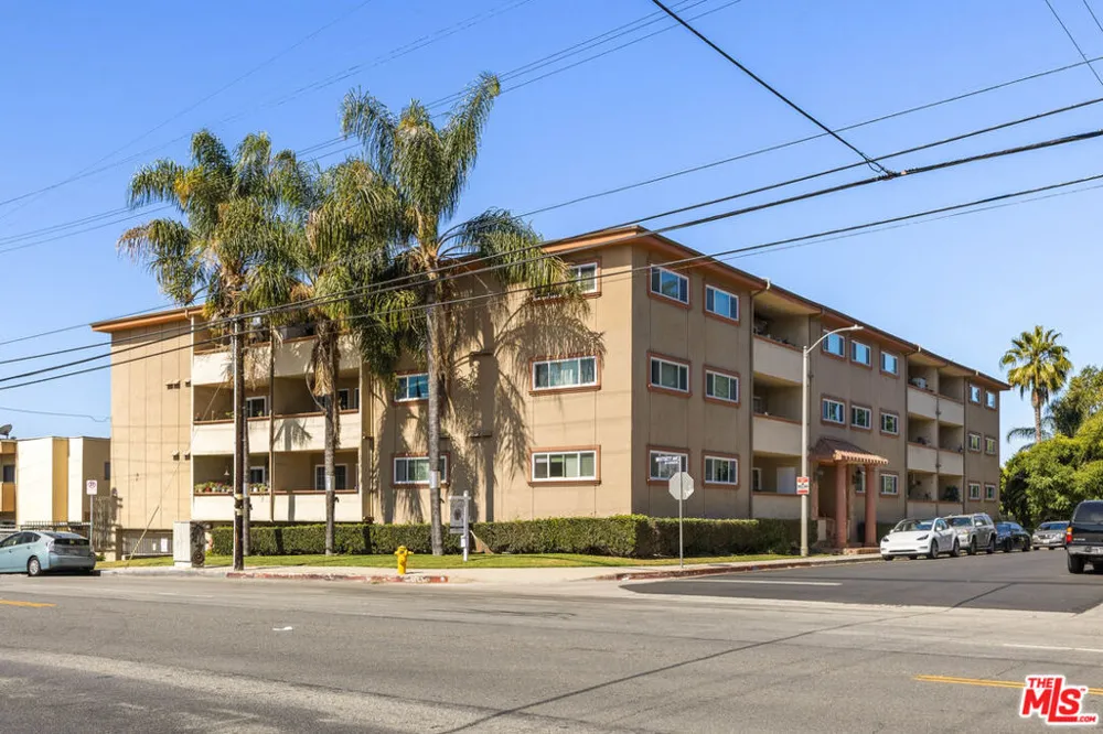 12500 Huston Street #104 Valley Village, CA 91607
