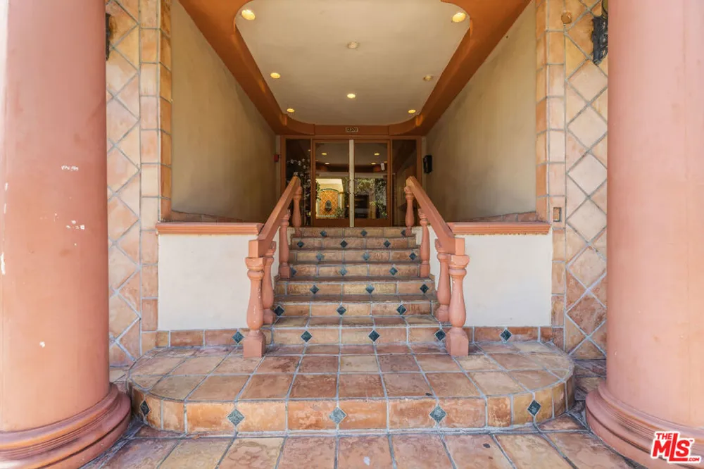 12500 Huston Street #104 Valley Village, CA 91607