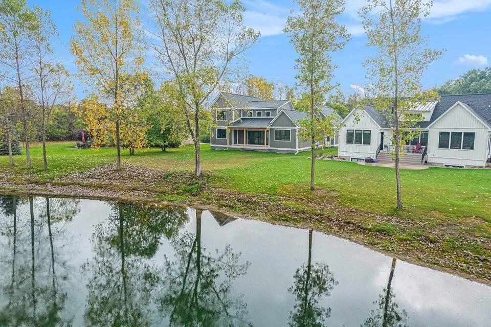 5182 Grande View Lane Jackson, MI 49201