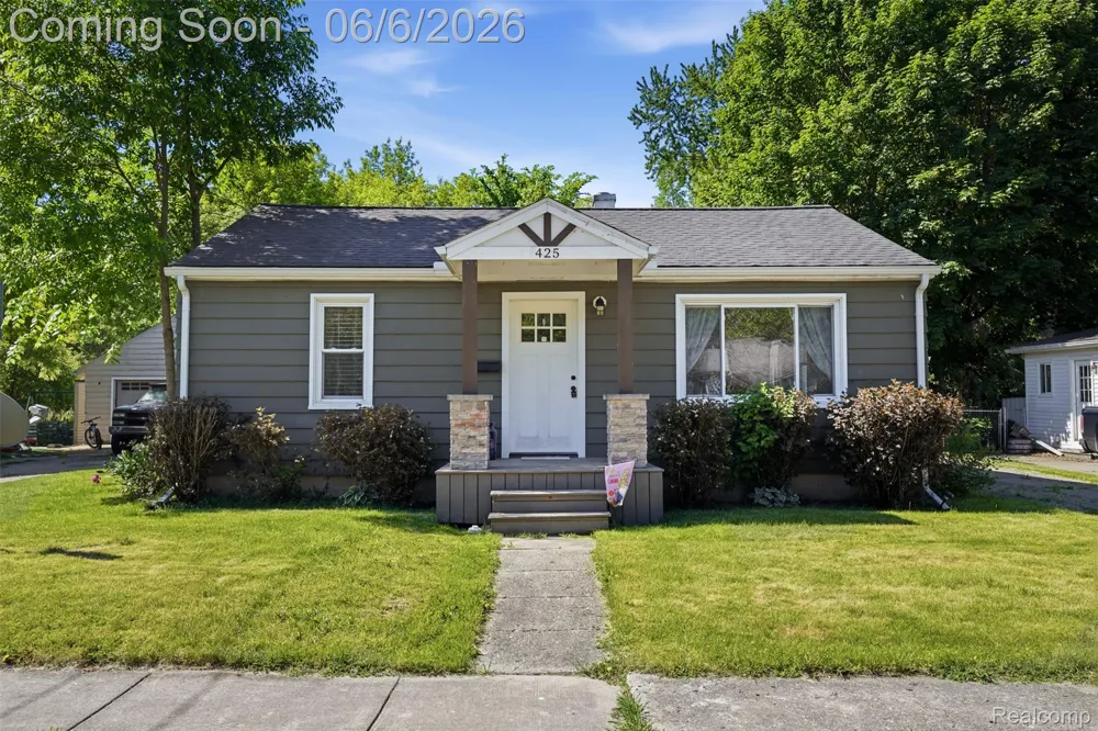 425 W Caroline Street Fenton City, MI 48430