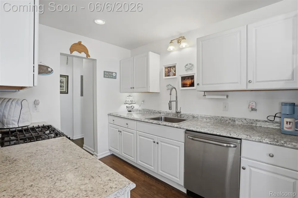 425 W Caroline Street Fenton City, MI 48430