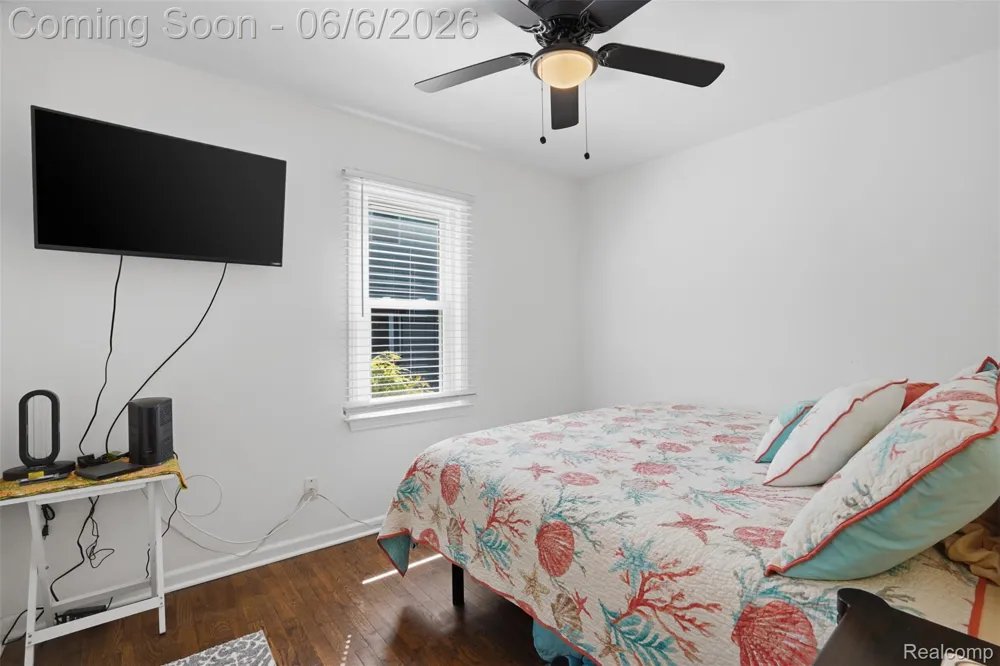 425 W Caroline Street Fenton City, MI 48430