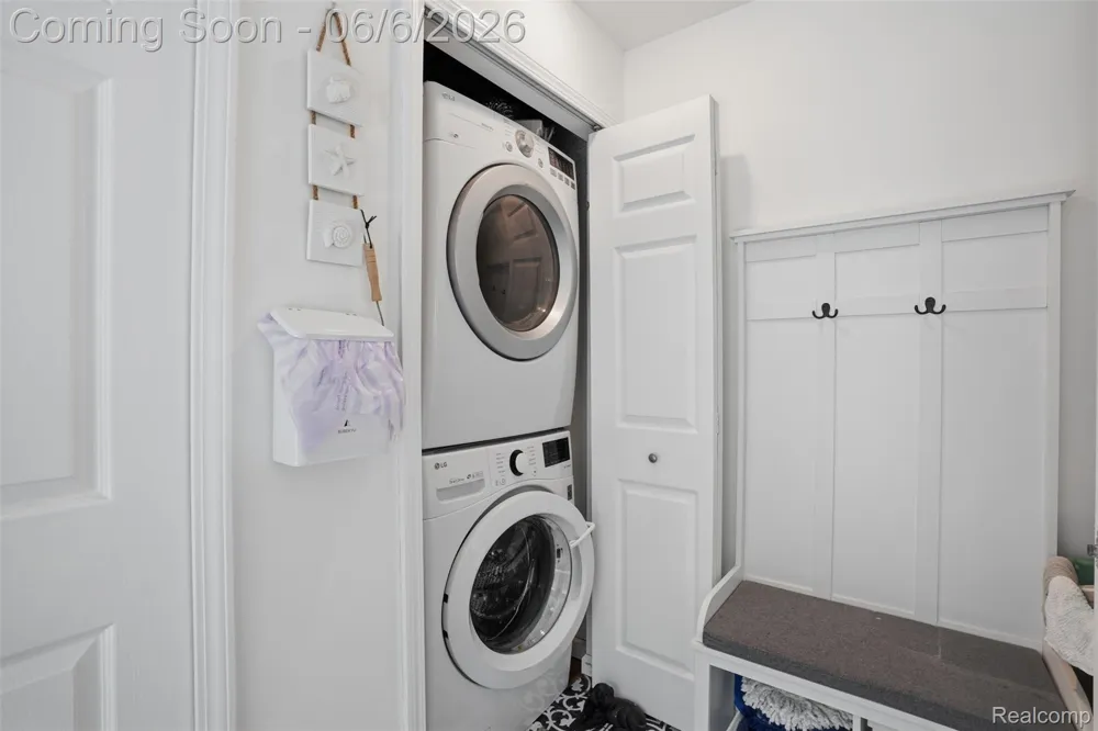 425 W Caroline Street Fenton City, MI 48430